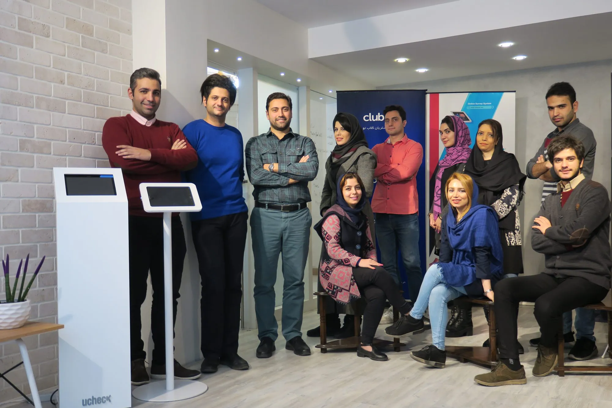 تیم یوچک در دفتر شرکت